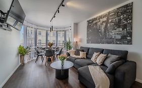 New Large Modern Apartment - City Center - 60M2 - Lift - Parking